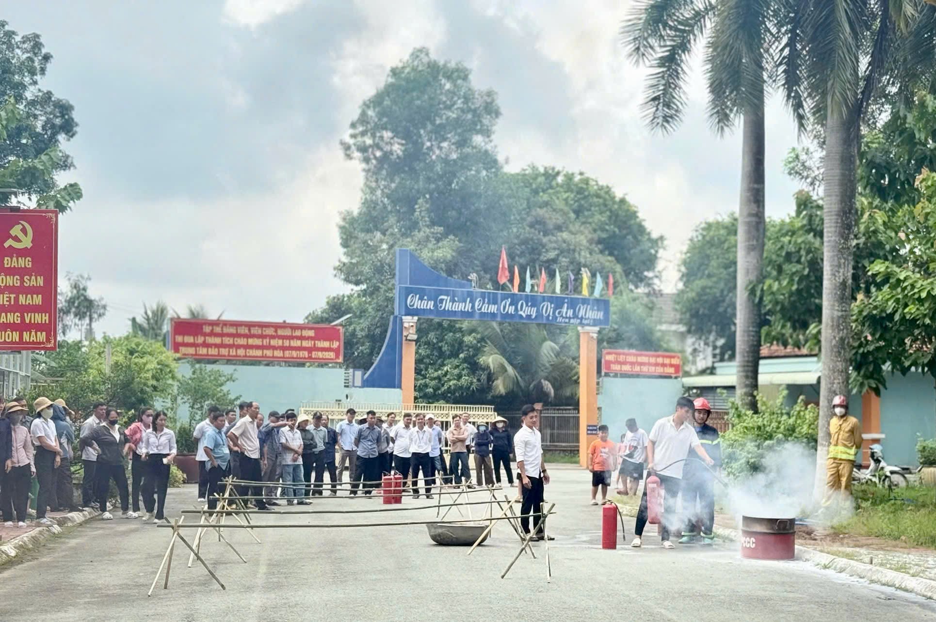 TRUNG TÂM BẢO TRỢ XÃ HỘI CHÁNH PHÚ HÒA TỔ CHỨC TẬP HUẤN, DIỄN TẬP PHÒNG CHÁY, CHỮA CHÁY VÀ CỨU NẠN, CỨU H