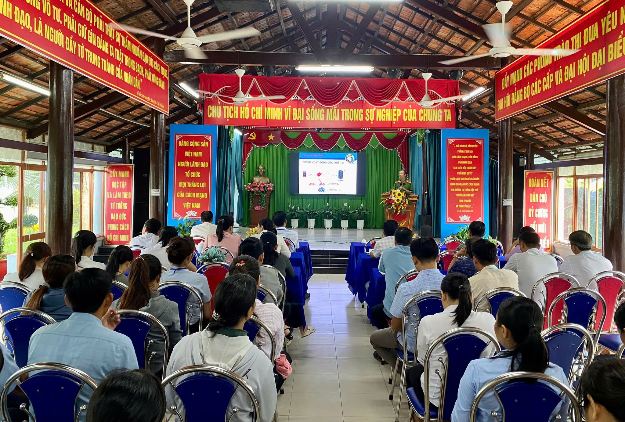 TRUNG TÂM BẢO TRỢ XÃ HỘI CHÁNH PHÚ HÒA TỔ CHỨC TẬP HUẤN, DIỄN TẬP PHÒNG CHÁY, CHỮA CHÁY VÀ CỨU NẠN, CỨU H
